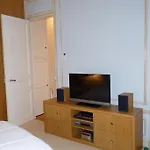 Prestigious 2 Bedroom Near Champs Elysees
