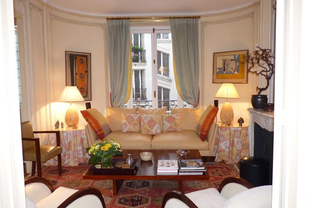 Prestigious 2 Bedroom Near Champs Elysees Appartement *