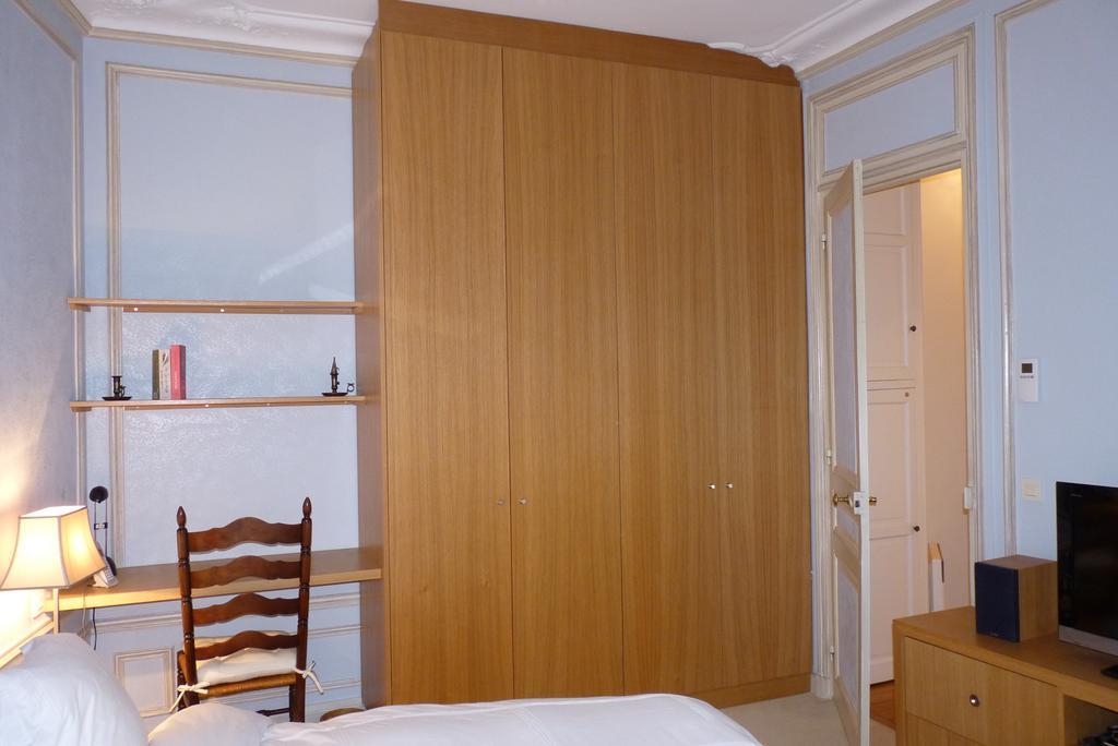 Prestigious 2 Bedroom Near Champs Elysees