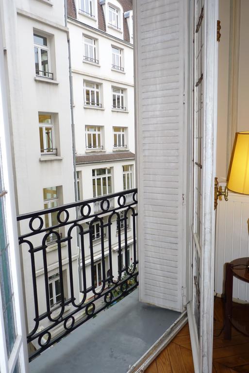 Prestigious 2 Bedroom Near Champs Elysees * Paris